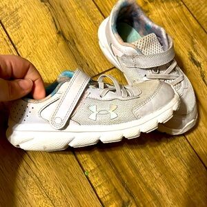 Under armour size 9k lilac athletic shoes!